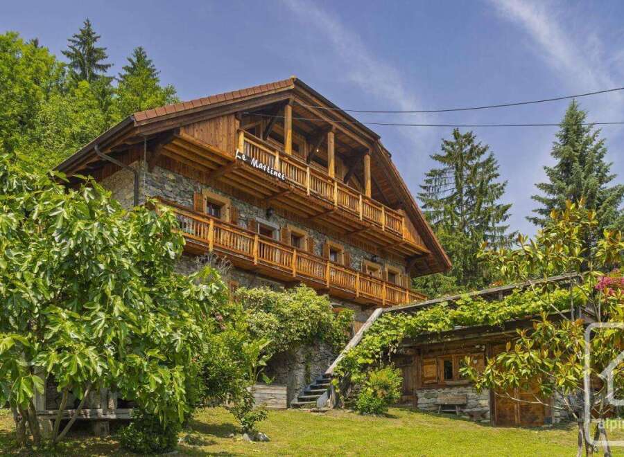 Discover the charm of this stunning chalet nestled in a serene natural setting.