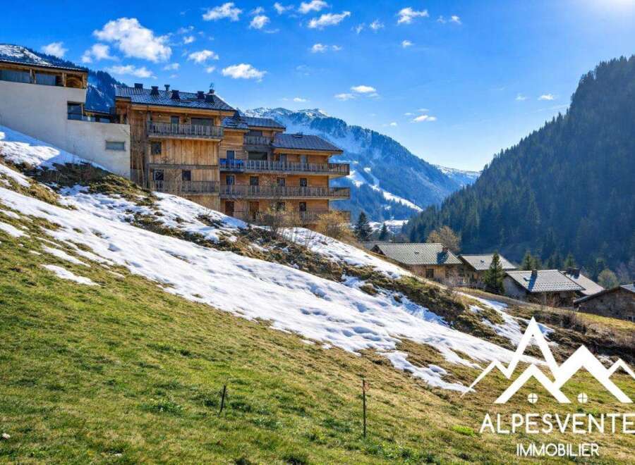 Discover your dream alpine retreat! This stunning property boasts breathtaking mountain views and a prime location.