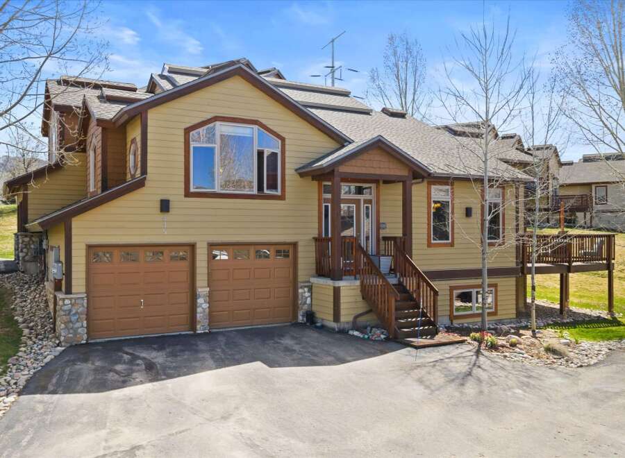 Discover this stunning property featuring a beautiful exterior with a charming design.