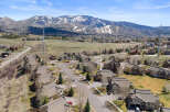 Discover your dream home in this stunning property! This beautiful residence boasts a prime location with breathtaking mountain views.