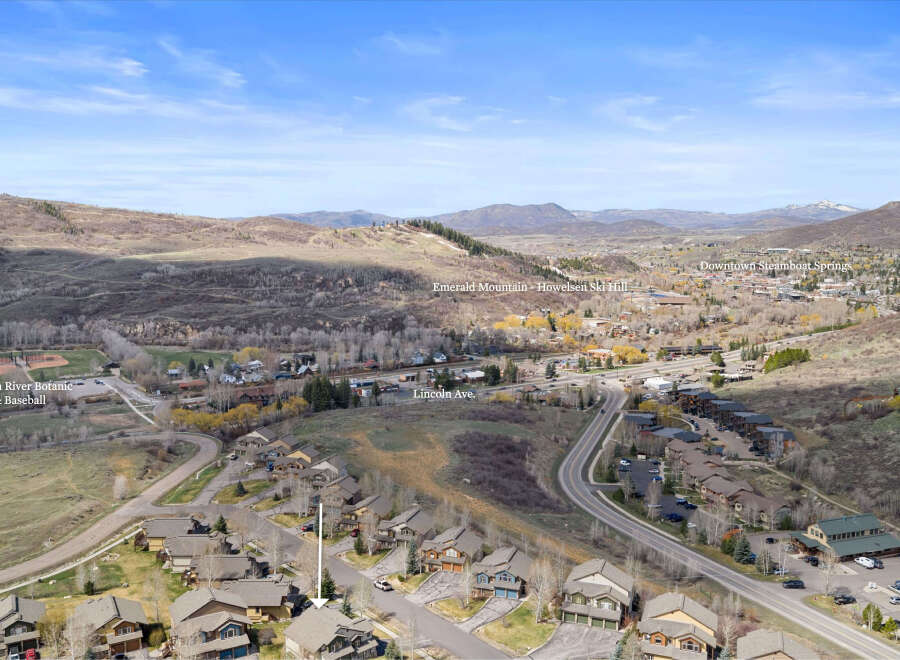 Discover stunning views and a prime location in this beautiful property.
