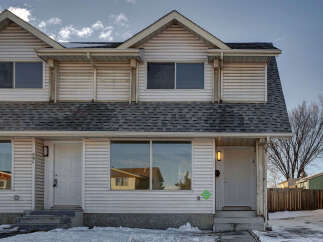 Discover this charming townhome, perfect for first-time homebuyers or investors.