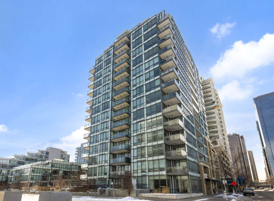 Discover modern living in this stunning high-rise condo building.