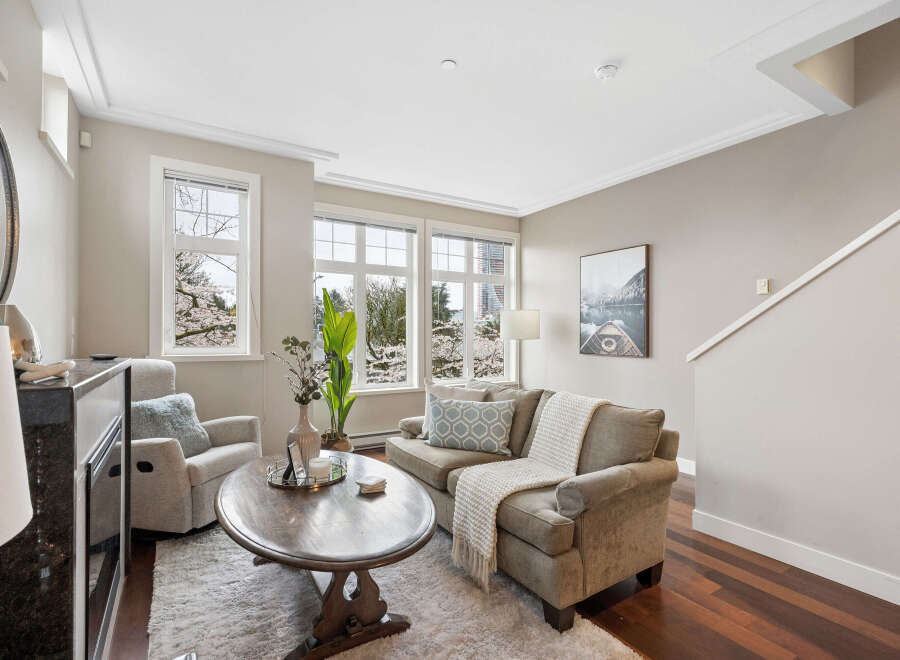 This stunning living room boasts a bright and airy atmosphere, perfect for relaxation and entertaining.