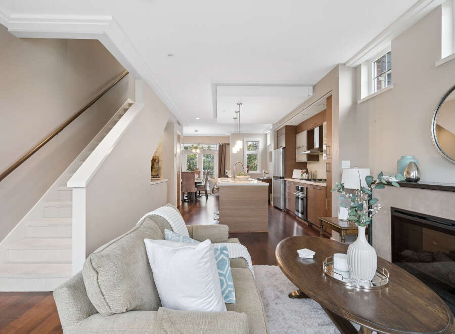 Step into luxury with this stunning property! Featuring a modern kitchen with stainless steel appliances and a spacious living area, this home is perfect for entertaining.