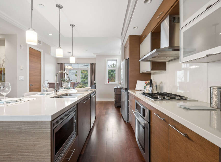 This stunning kitchen boasts modern design and high-end finishes.