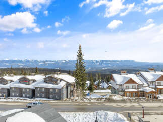 Discover a stunning mountain retreat with this picturesque property.