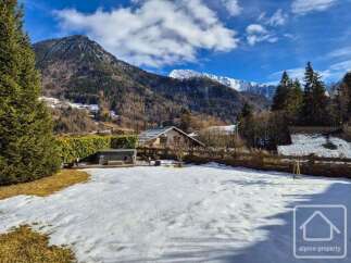 Discover a stunning property nestled in a picturesque mountain setting.