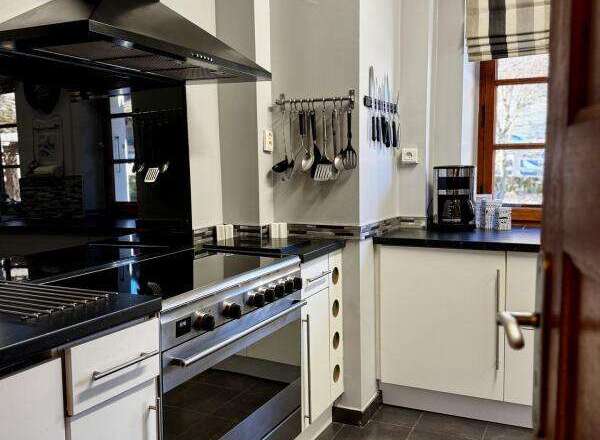 Discover the charm of this well-equipped kitchen, perfect for culinary enthusiasts.