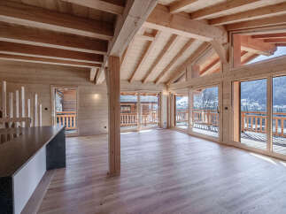 Experience the warmth of this stunning wooden chalet, boasting a spacious open-plan living area.