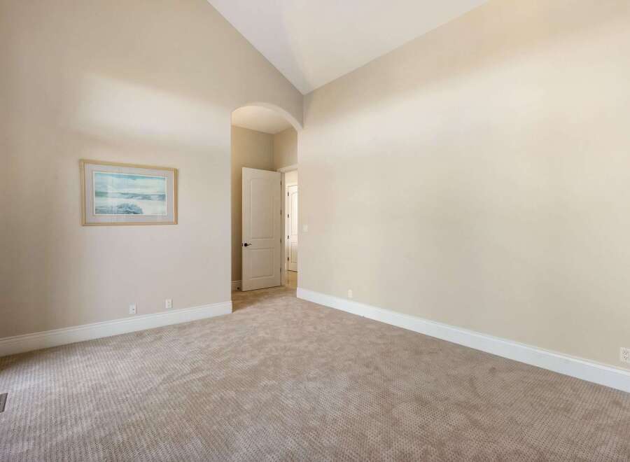 Step into this inviting space, perfect for creating your dream home.