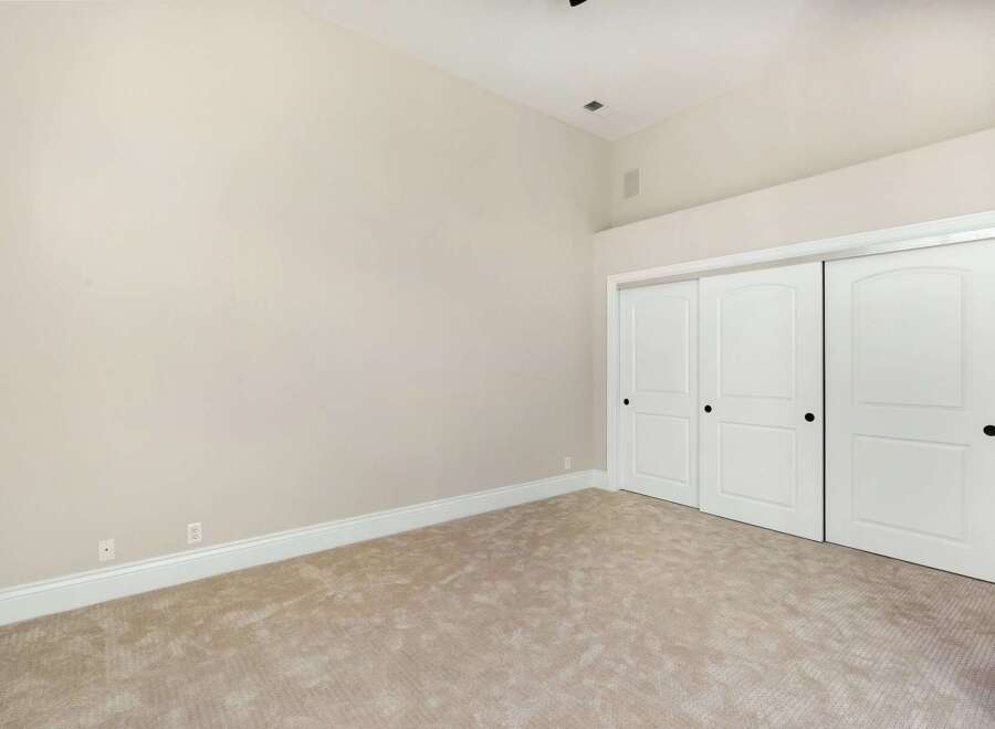 Discover the elegance of this spacious room, featuring a neutral color palette that creates a serene atmosphere.