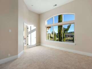 This stunning property boasts a spacious interior with an abundance of natural light.