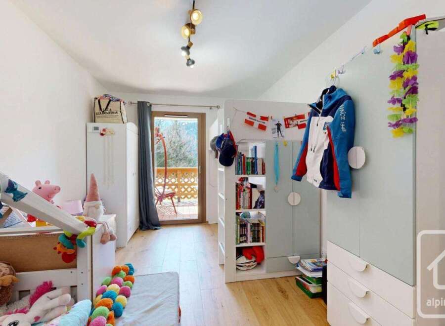 Discover this charming bedroom, perfect for a child's retreat.