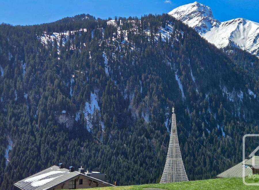 Discover the charm of this stunning property nestled amidst the breathtaking alpine landscape.
