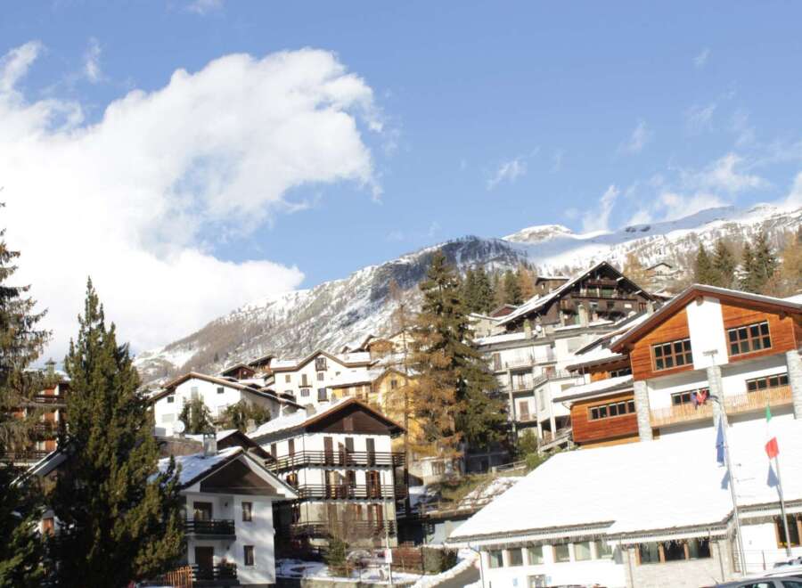 Discover the charm of this stunning mountain village, perfect for a serene getaway.