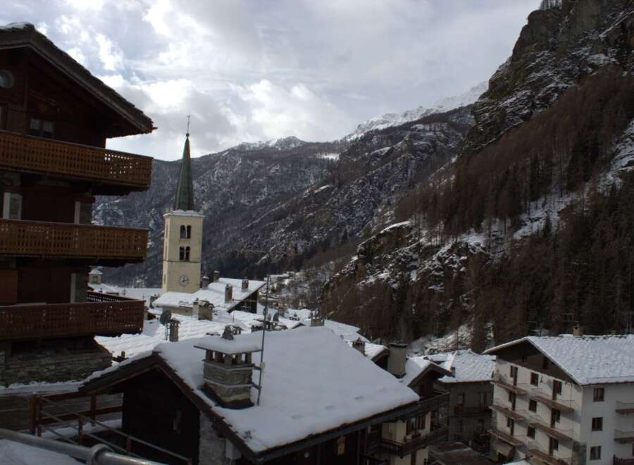 Discover the charm of this stunning mountain village, perfect for a serene getaway.