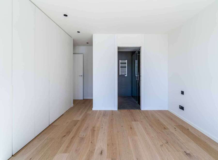 Step into modern elegance with this stunning property.