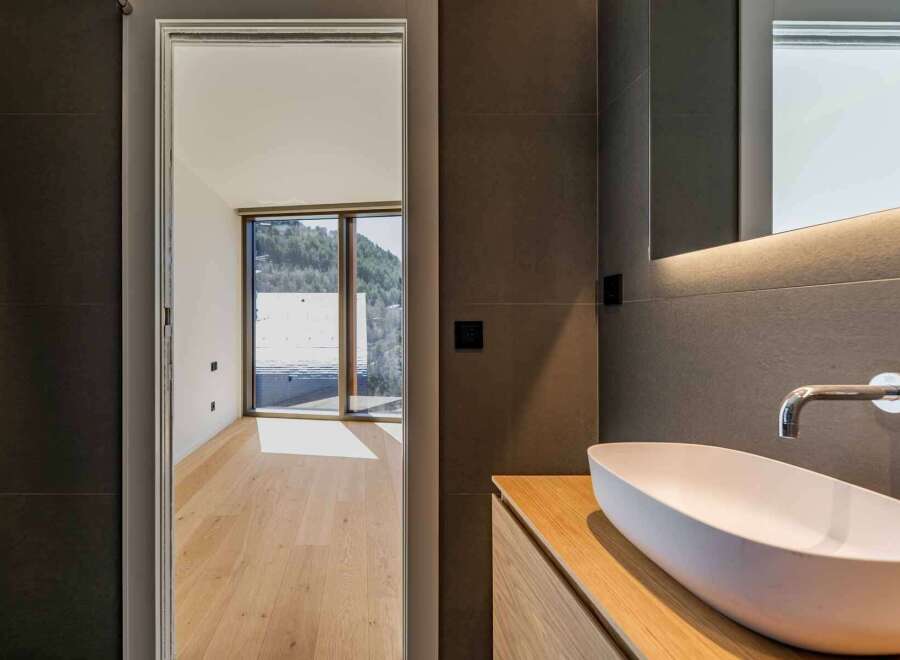 Step into modern luxury with this stunning bathroom.