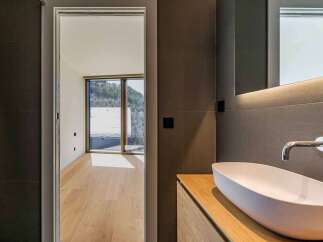 Step into modern luxury with this stunning bathroom.