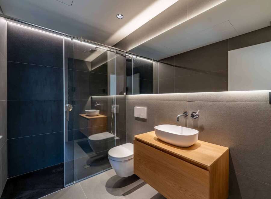 Step into modern luxury with this stunning bathroom design.