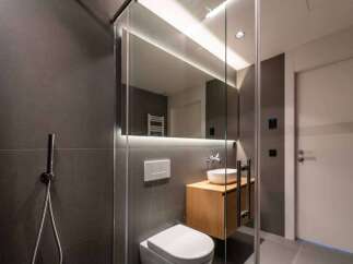 Step into modern luxury with this stunning bathroom design.
