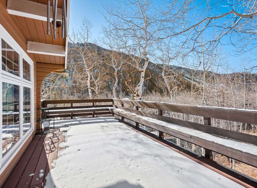 Enjoy breathtaking mountain views from this stunning property.