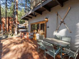 Escape to your mountain retreat! This charming property boasts a cozy outdoor seating area, perfect for enjoying the fresh air and stunning views.