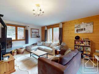 Discover the charm of this cozy living room, perfect for relaxing after a day on the slopes.
