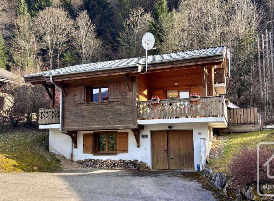 Discover this charming chalet nestled in a serene mountain setting.