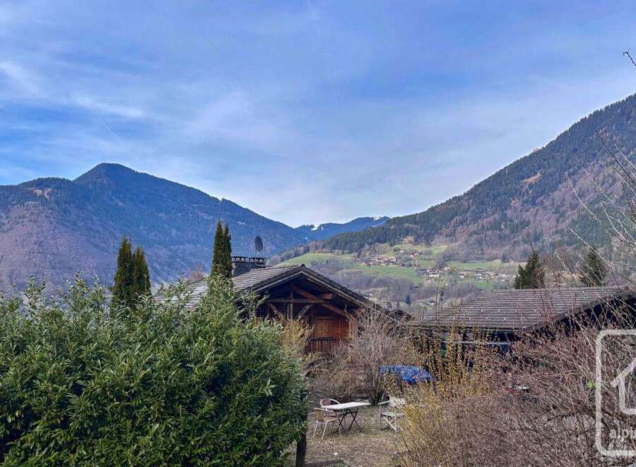 Discover the charm of this stunning property nestled in the heart of the mountains.