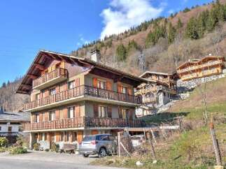 Discover a charming chalet nestled in the heart of the mountains, offering stunning views and a tranquil atmosphere.