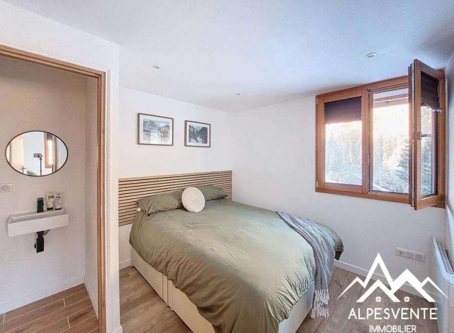 Discover this charming bedroom, perfect for a cozy retreat.