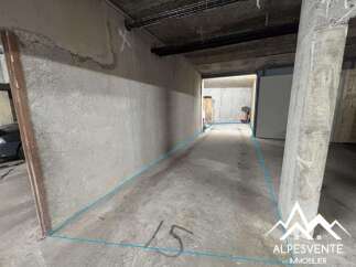Discover this spacious parking space, perfect for secure vehicle storage.
