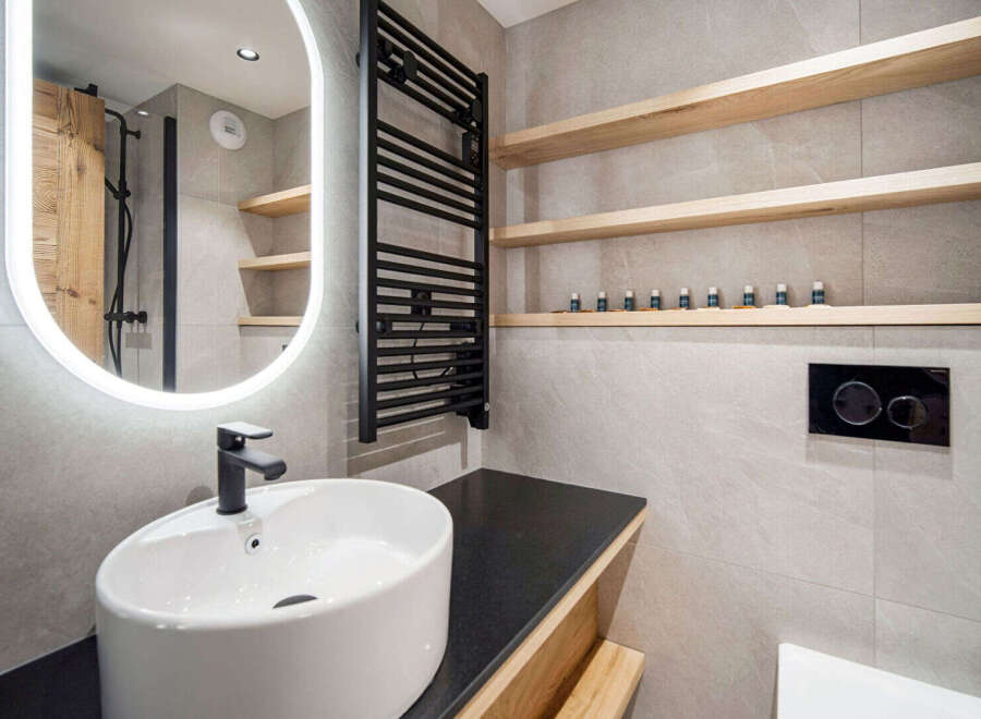 This modern bathroom features a sleek design with a minimalist aesthetic.
