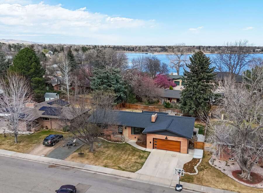 This stunning property boasts a prime location with breathtaking views.