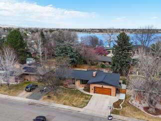 This stunning property boasts a prime location with breathtaking views.