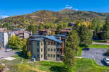Discover the perfect mountain retreat in this stunning property, offering a blend of modern comfort and natural beauty.