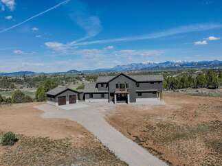 Discover your dream home in this stunning property! This modern residence boasts a sleek design, spacious layout, and breathtaking mountain views.
