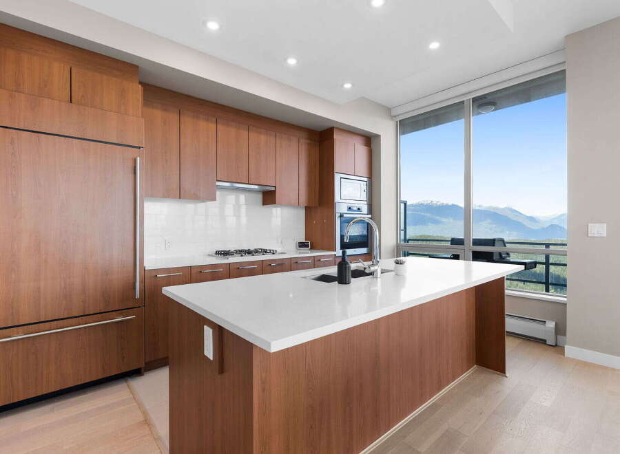 This stunning kitchen boasts modern design and high-end finishes.