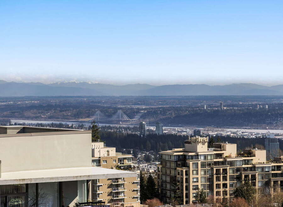 Enjoy breathtaking views from this stunning property, featuring modern architecture and luxurious amenities.