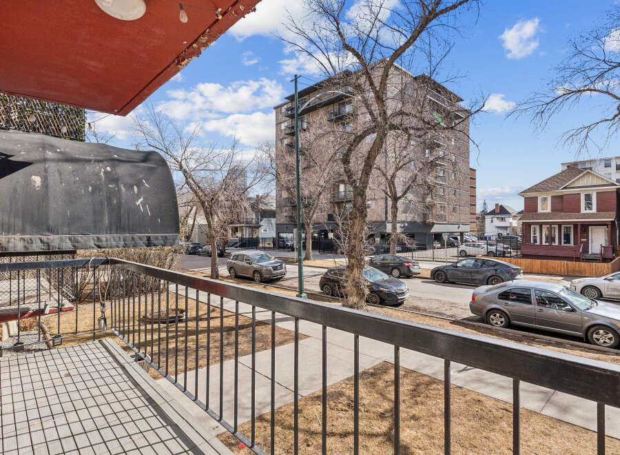 Enjoy stunning city views from this charming property! This home offers a unique perspective with its inviting balcony, perfect for morning coffees or evening relaxation.
