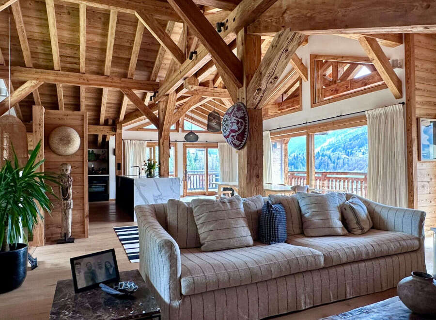 Experience the epitome of luxury living in this stunning property, boasting exquisite wooden beams and a cozy, inviting atmosphere.
