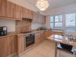 Discover this stunning kitchen, perfect for culinary enthusiasts.