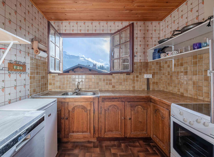 This charming kitchen offers a cozy and inviting atmosphere.