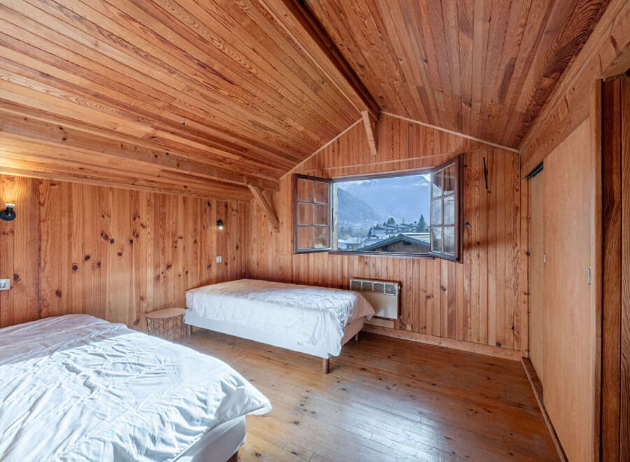 This cozy bedroom features beautiful wooden paneling throughout, creating a warm and inviting atmosphere.