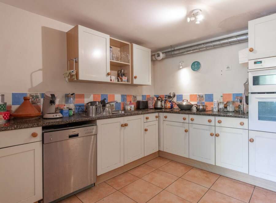Discover the charm of this well-equipped kitchen, perfect for culinary enthusiasts.