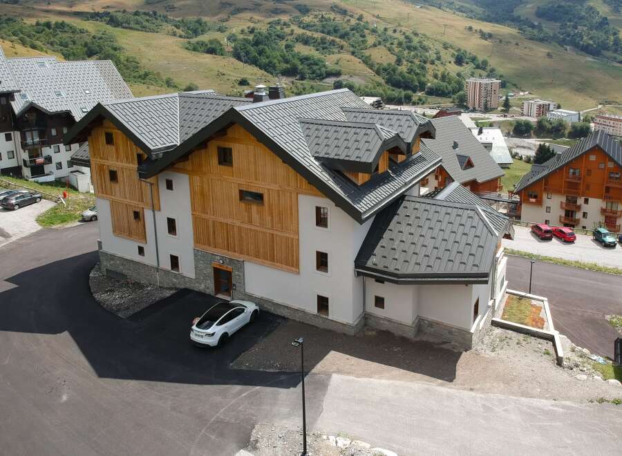 Discover this stunning modern chalet-style property nestled in a picturesque mountain setting.