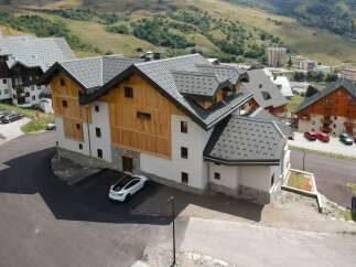Discover this stunning modern chalet-style property nestled in a picturesque mountain setting.