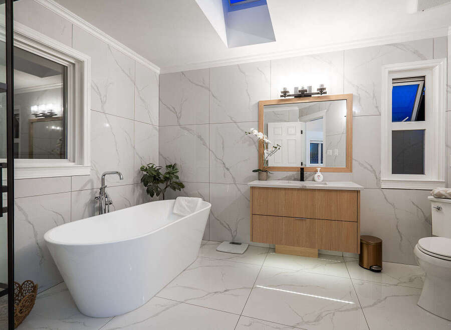Step into luxury with this stunning bathroom featuring a modern design and high-end finishes.